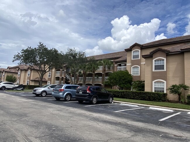 Building Photo - 14036 Fairway Island Dr