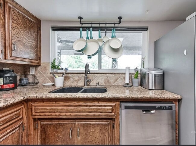 Photo - Beautiful Solar-Powered 4 Bedroom Home