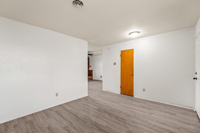 Photo - 1505 E Amherst St