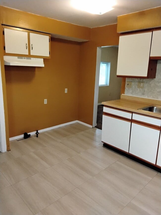 Photo - 76 N Hatfield St