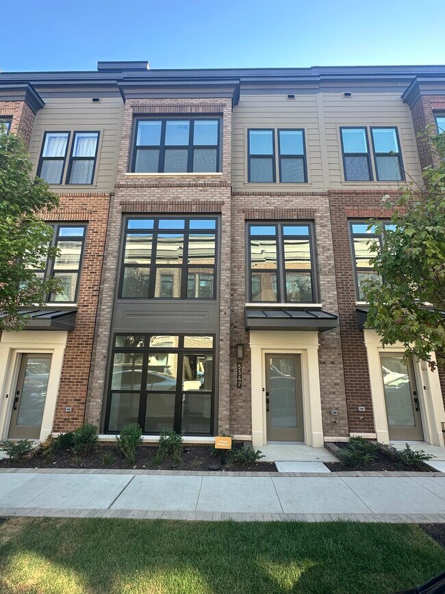 Photo - 5347 ZENITH OVERLOOK