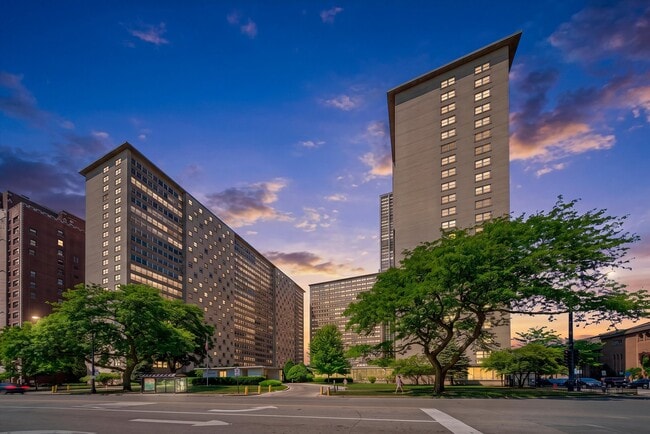 Building Photo - 3950 N Lake Shore Dr Unit 411B