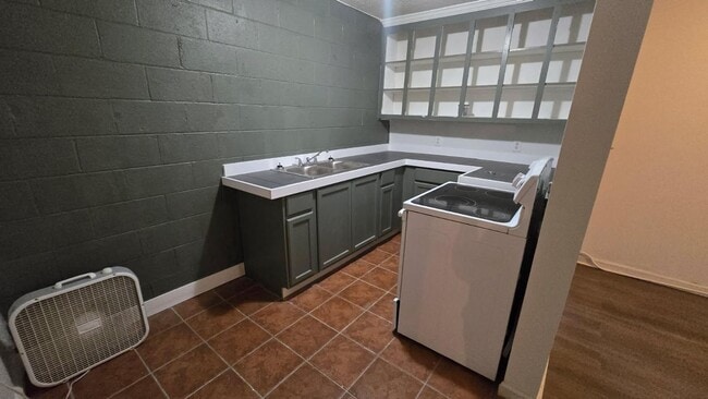 Building Photo - 1/1 Studio apartment for rent