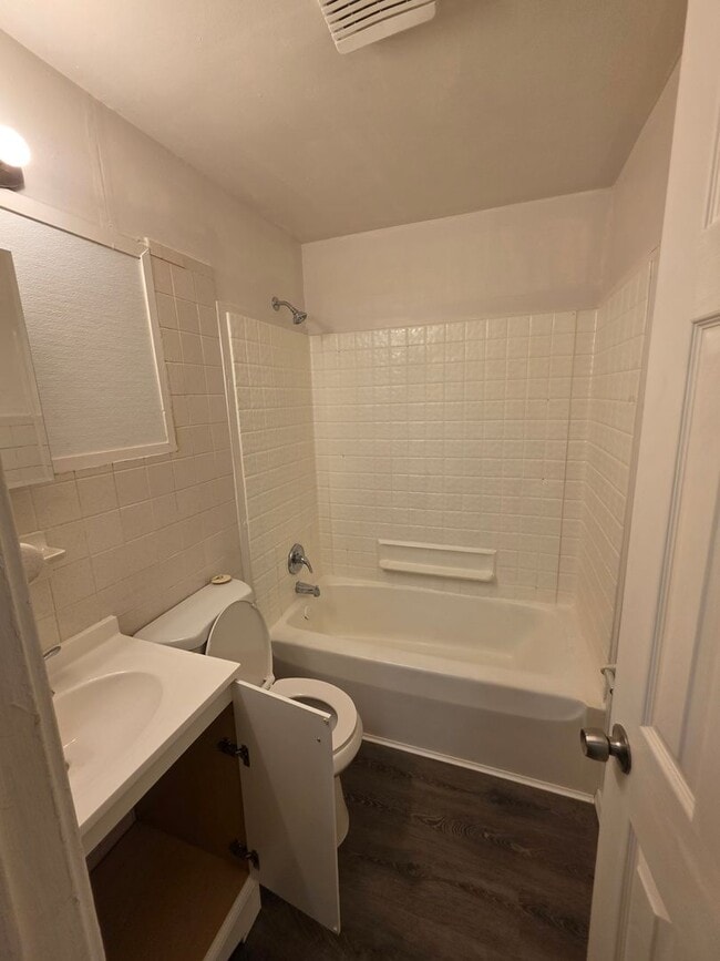 Photo - LIMITED TIME**NO APPLICATION FEE**1/2 OFF DEPOSIT**