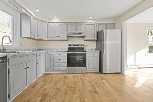 Kitchen - 162 Beach St Unit 162 Beach Street #6