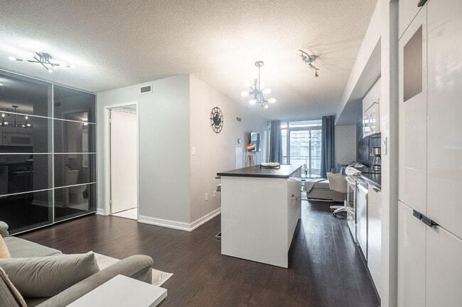 Building Photo - 145 Fort York Blvd Unit ID1345833P