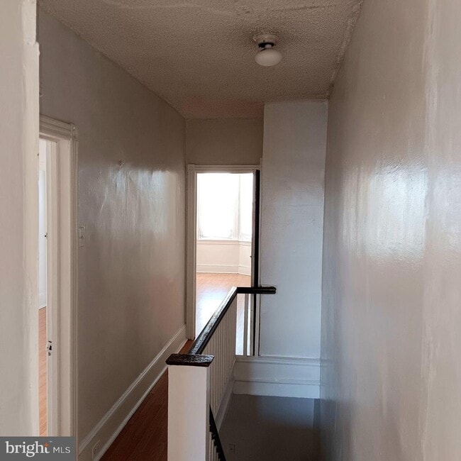 Photo - 190 W Roosevelt Blvd