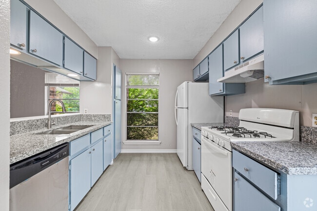 3BR, 2BA - 1,150SF - Kitchen