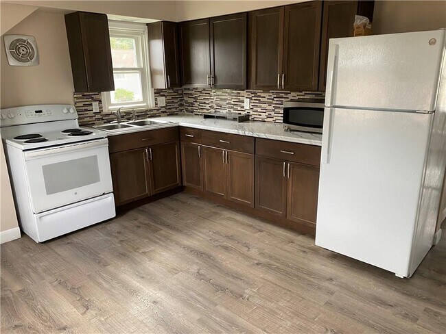 52 Barrett Ave Unit 2