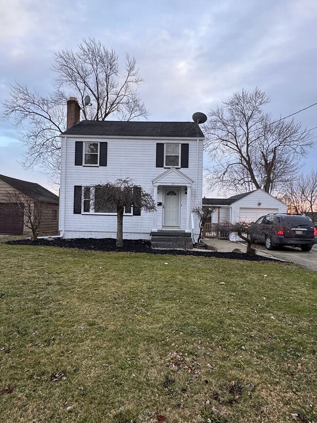 Building Photo - 631 Churchill Rd