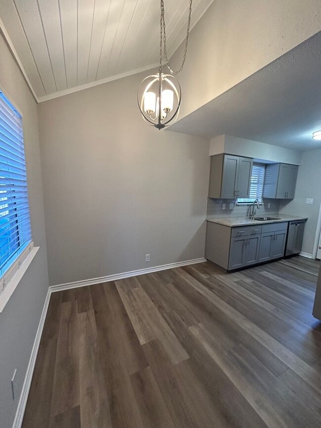 Photo - 1610 Waterloo Tr Unit B