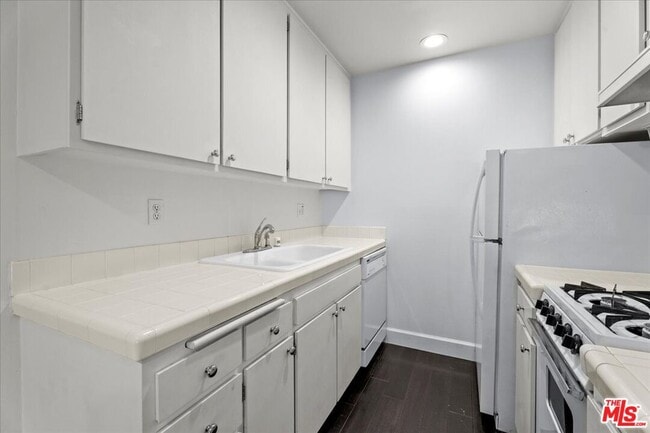 Photo - 2311 4th St Unidad 220