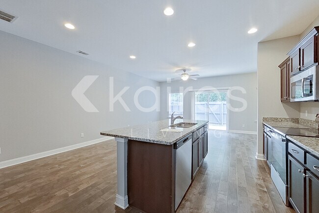 Photo - 407 Ferguson Ln