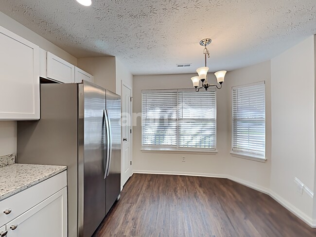 Photo - 1145 Bumblebee Way