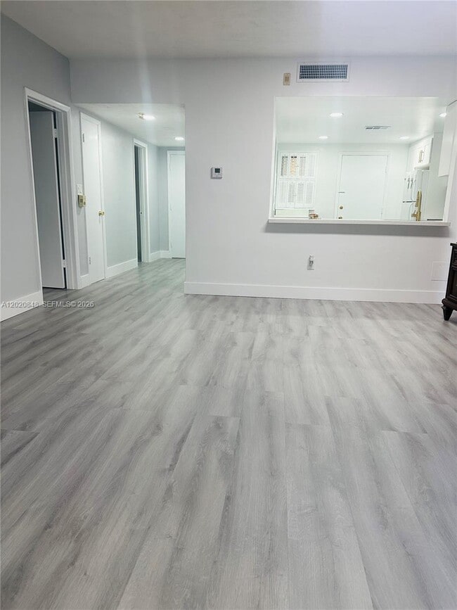 Building Photo - 9175 SW 77th Ave Unit 306
