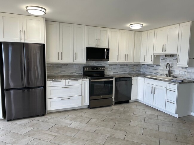 Lele Pono 2 Bdrm., 2 bath, 2 Cov'd Parking... - Lele Pono 2 Bdrm., 2 bath, 2 Cov'd Parking... Condo Unit 1607