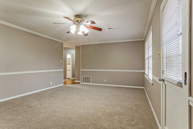 Photo - 924 Green Forest Dr