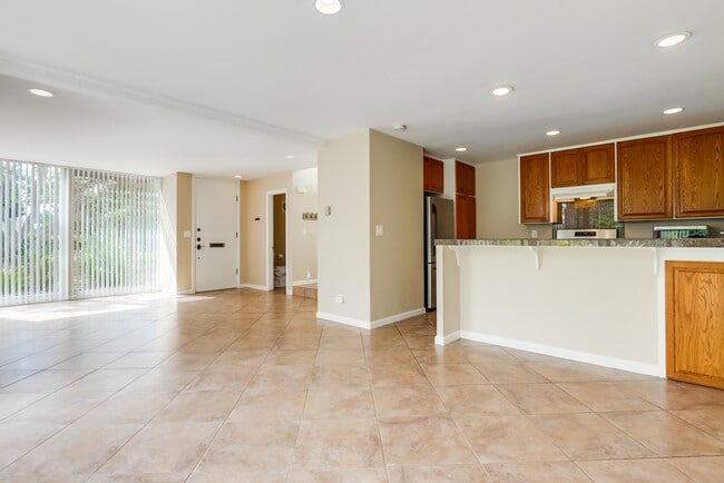 675 S Sierra Ave