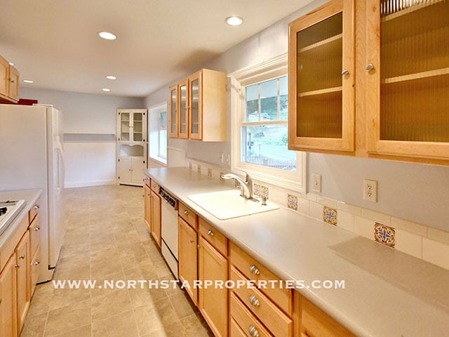 Photo - Great Lake Oswego Home Walking Distance to Everything