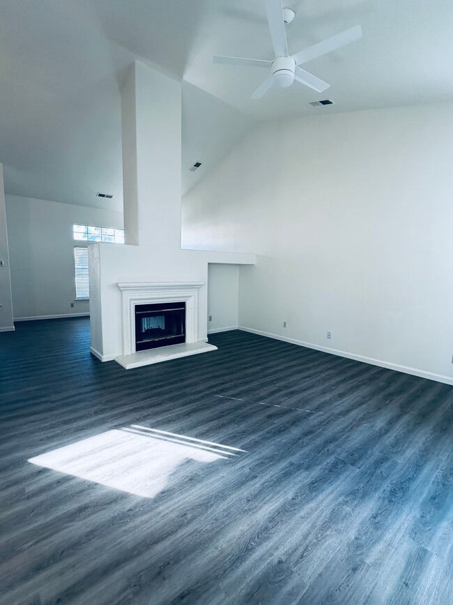 Photo - Elk Grove - HOUSE FOR RENT!