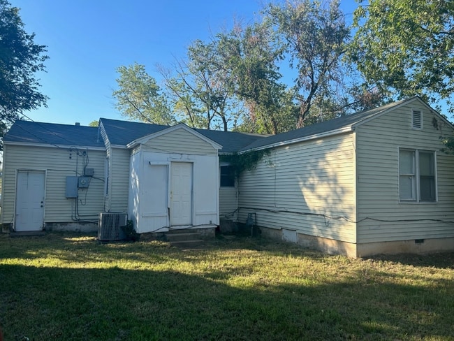 Photo - 5694 W 3rd St