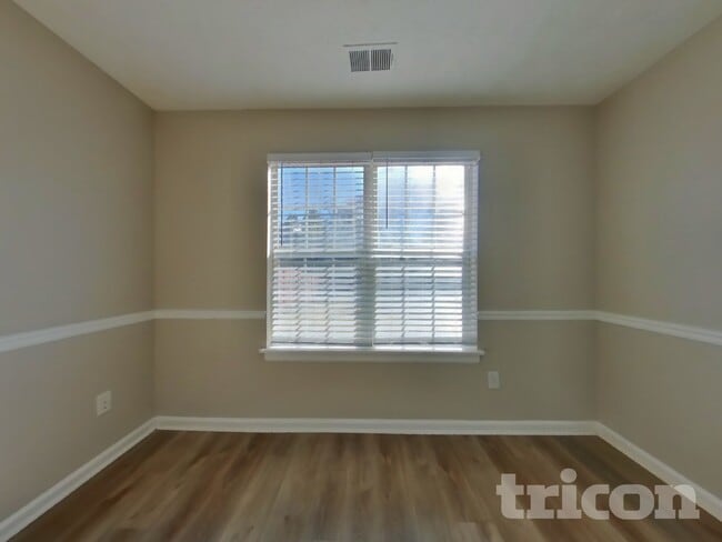 Photo - 2492 Feathertree Ln