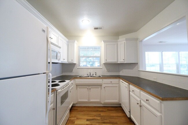 Photo - January FREE On This 1 Bedroom 1 Bath Duplex in Navy Hill Area in Olathe