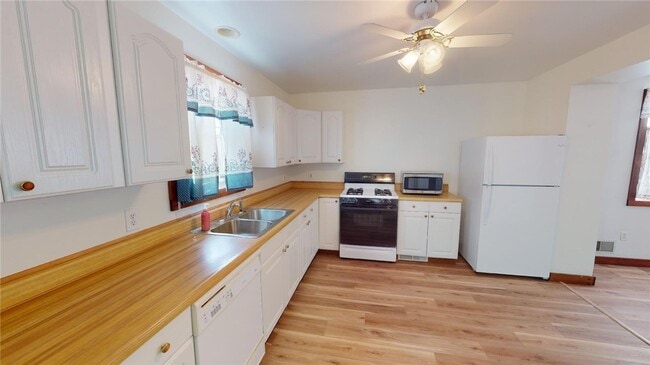 357 Lowden Point Rd