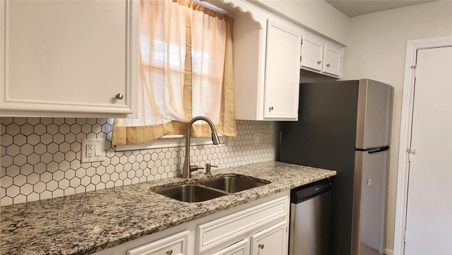 Photo - 2702 Foliage Green Dr