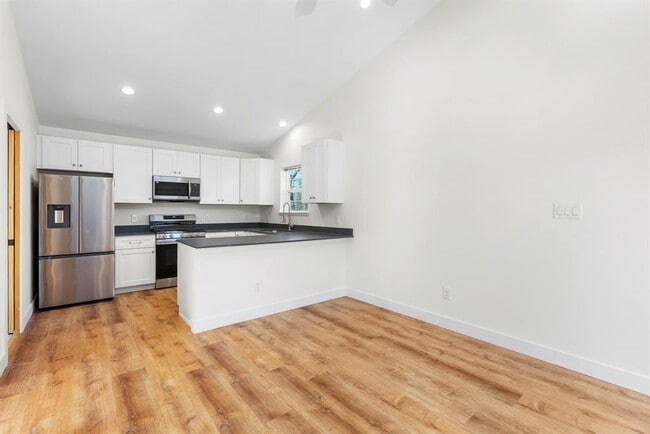 Photo - 807 Keasbey St