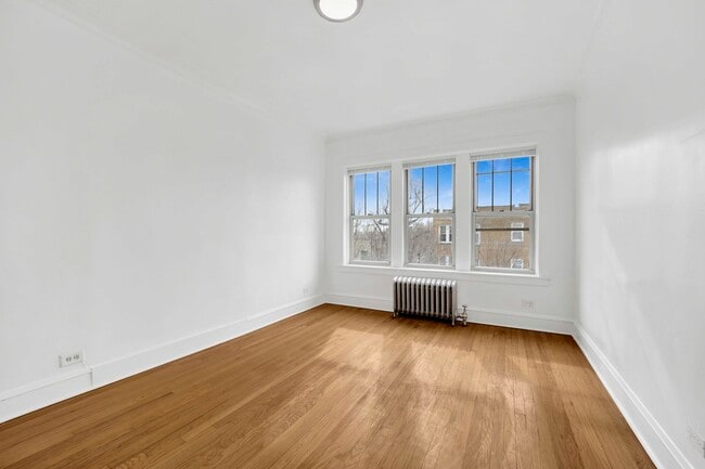 Photo - 4742 W Roscoe St Unidad 3