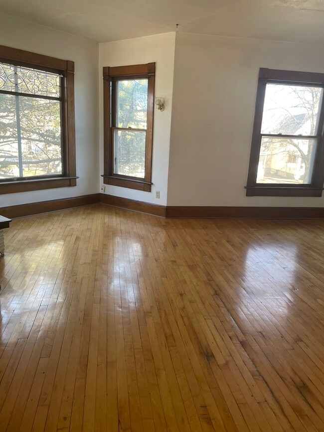 Living room - 807 Dousman St Unit UF