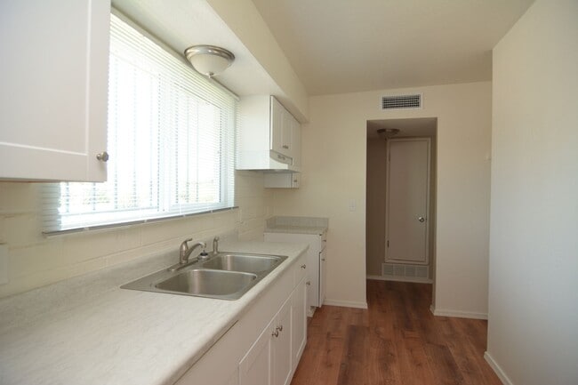 Photo - Remodeled 3 Bedroom 2 Bath Duplex! South Central Tucson Location!