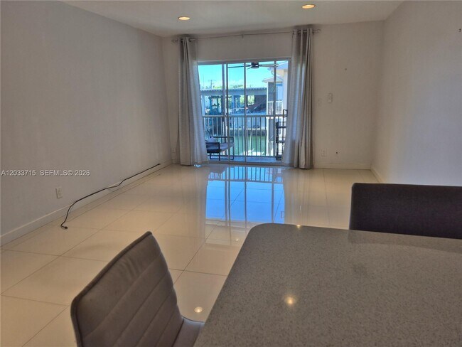 Photo - 1510 SE 15th St Unit 307