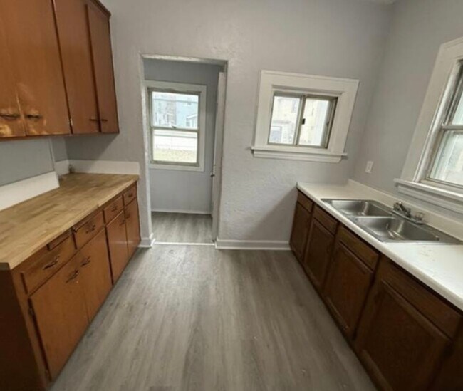 Photo - 3bd Single Vouchers Only