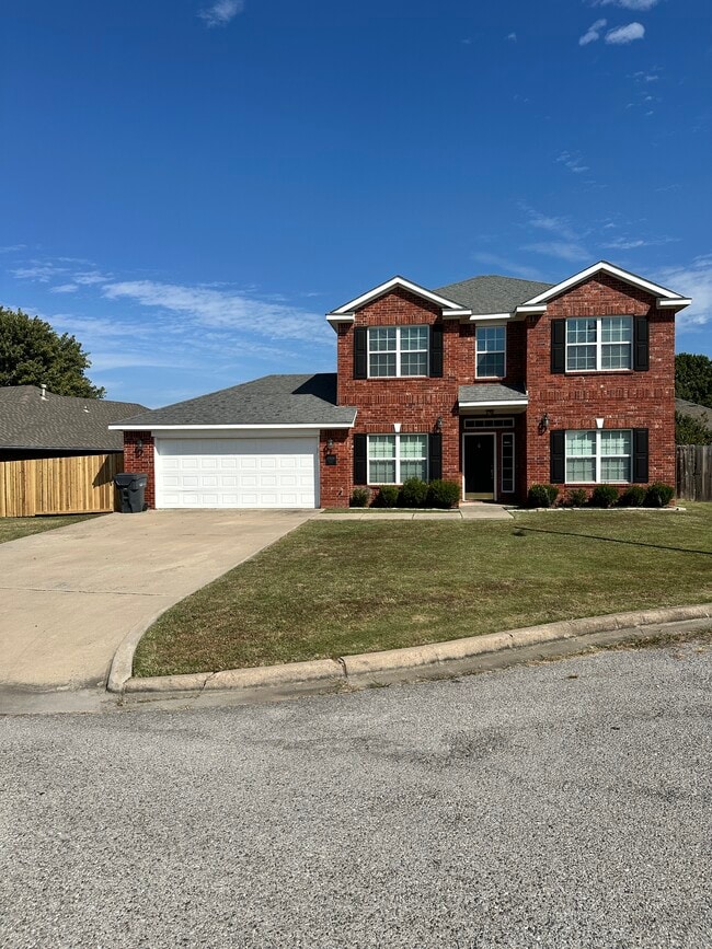 Building Photo - 1908 Red Bud Ct