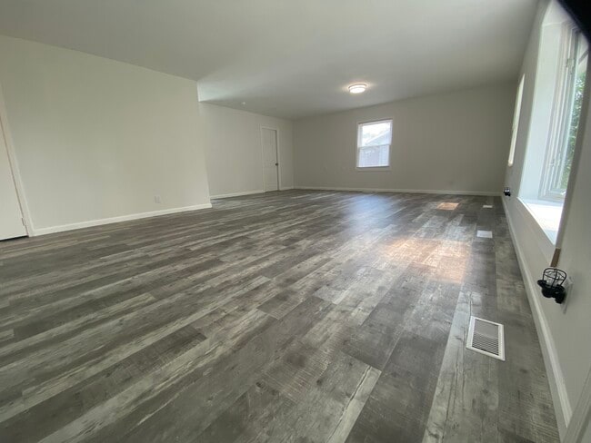 Building Photo - 6617 Azalea Dr Rental