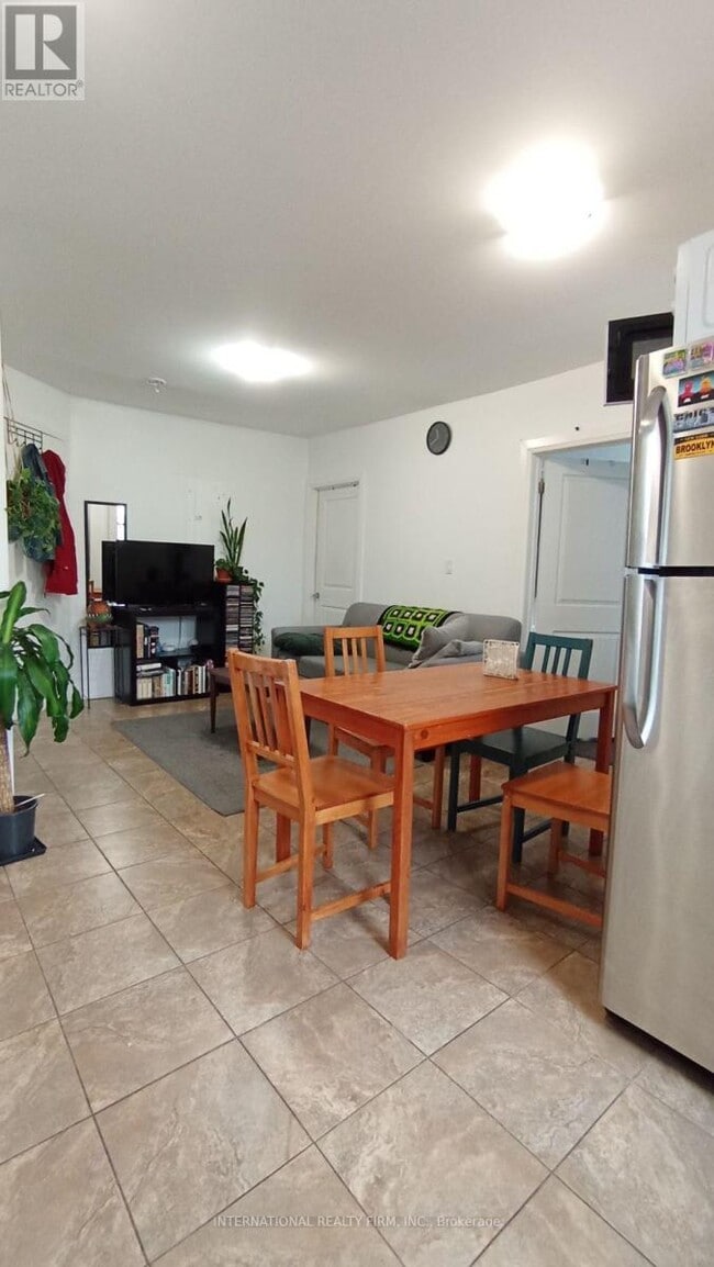 Photo - 1262 Bloor St W