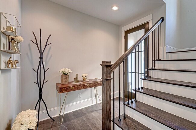 Photo - 1256 N Post Oak Rd