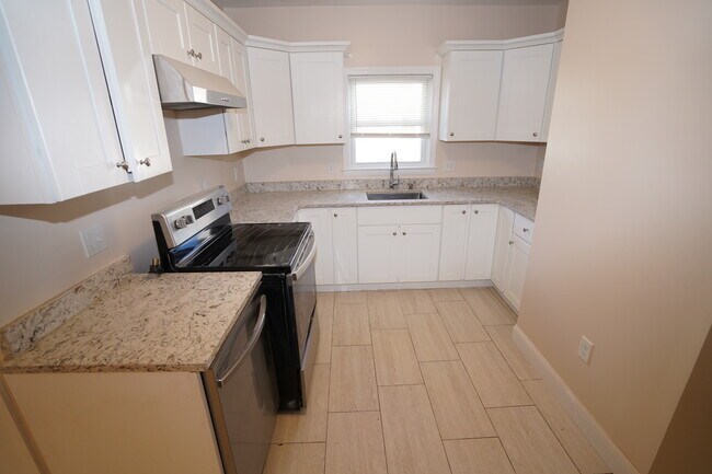 Building Photo - 83 Waverly St Unit 83 Waverly Rental
