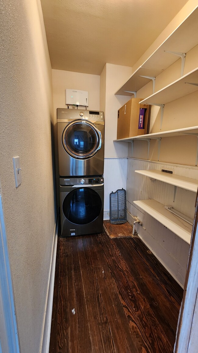 Photo - 946 W Gramercy Pl