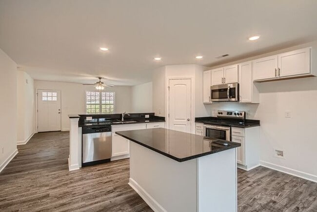 Photo - Like new house in nice Concord location!!