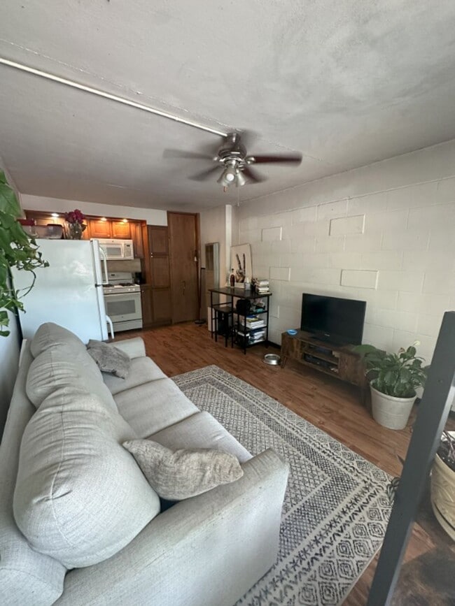 Photo - 1BR/1BA Main Level Unit Short Distance to ... Unit 105