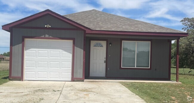 Building Photo - Fenced Backyard-Garage *sec 8 approved* Rental