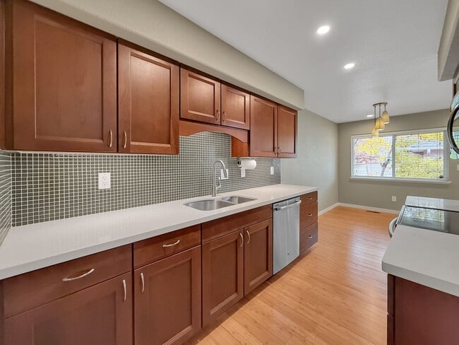 Photo - Beautifully Updated Townhome in a Prime Location 2 bed 2 Bath for Rent