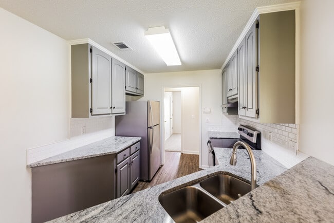 Photo - 360 Taylor Rd N