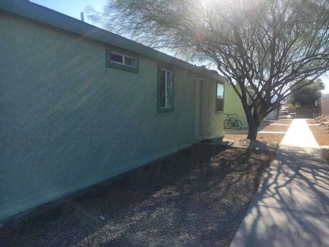 Photo - 1915 N Park Ave Unidad 1