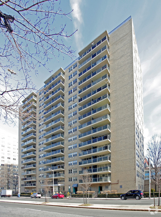 100 Riverdale Ave - 100 Riverdale Ave Apartments