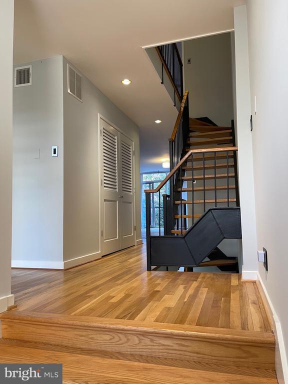Photo - 457 N St SW