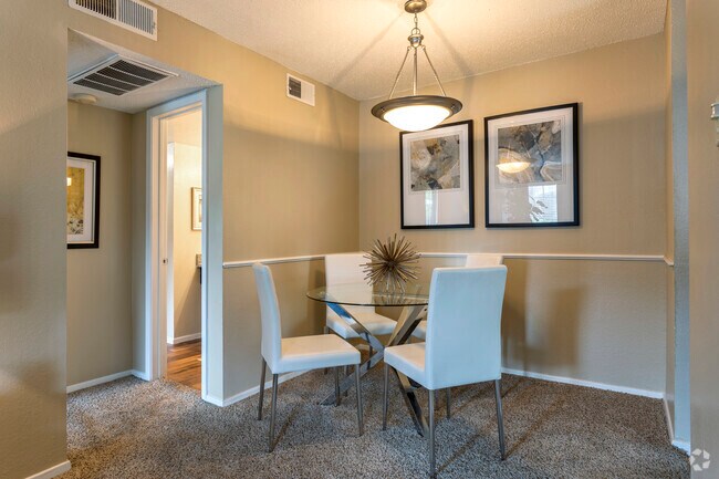 1BR,1BA - 769SF Birch - Dining Area - Hunters Point